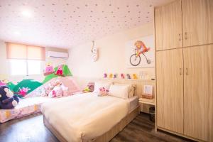 Letto o letti in una camera di Meizhou Hot Spring Hotel溫泉商旅