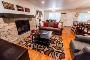 Χώρος καθιστικού στο Prime Location EdelWeiss Luxury Condo