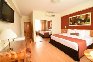 Cama ou camas em um quarto em Qorianka Hotel