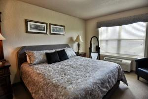 a bedroom with a large bed and a window at Unit 311 1 Bd 1 Ba Condo Condo in Birchwood