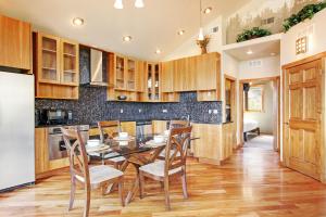 Kuchyň nebo kuchyňský kout v ubytování Mount Cairns 16A Condo