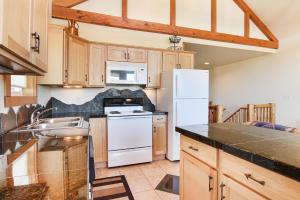 Kuchyň nebo kuchyňský kout v ubytování Comanche Peak 39 Condo