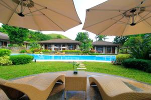 Bazén v ubytování Coron Soleil Express Hotel nebo v jeho okolí