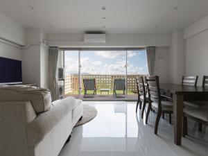 Hideout Okinawa Uruma的休息区