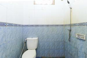 Bilik mandi di Guest House Samarinda