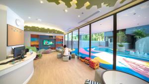 Bazén v ubytování The Nature Phuket - SHA Extra Plus nebo v jeho okolí