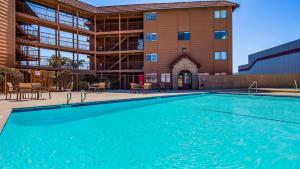 The swimming pool at or close to Lompoc Valley Inn and Suites