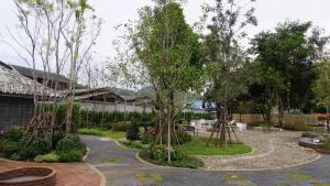 Taman di luar Pai My Way Hostel