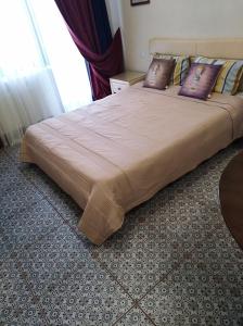 Кровать или кровати в номере ЖК Санторини