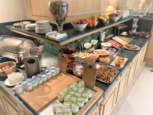 Comida en o cerca de este hotel
