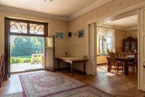 a living room with a table and a dining room at Pałac Pozorty in Pozorty
