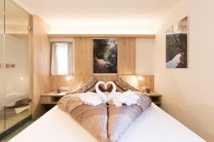 
Ein Bett oder Betten in einem Zimmer der Unterkunft Gasthof Piburger See
