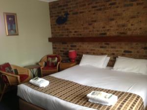 Rúm í herbergi á Gisborne Motel