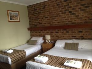 Rúm í herbergi á Gisborne Motel
