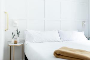 Postel nebo postele na pokoji v ubytování Cosmo Hotel Boutique