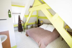 a bedroom with a bed with a yellow wall at Mary Boat Trip in Ile aux Moines