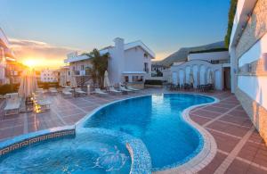 a swimming pool in the middle of a building at Virgilio Grand Hotel in Sperlonga