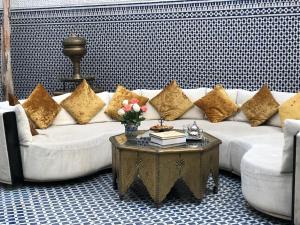 Posezení v ubytování Riad Meyssane Fès