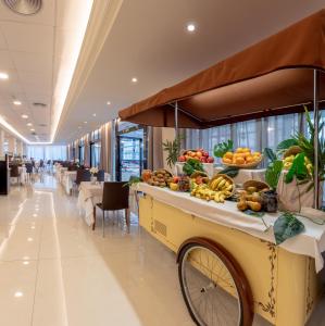 Hotel RH Corona del Mar 4* Sup 레스토랑 또는 맛집