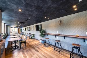 I-Link Hostel & Cafe Shimanami餐廳或用餐的地方