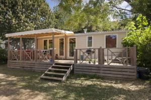 Camping RCN Le Moulin de la Pique外面的花园