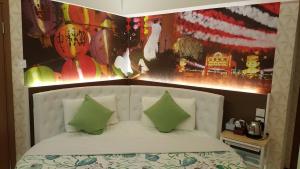 Whole Sunshine International Guest House 객실 침대
