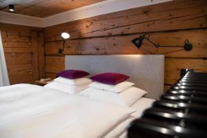 Katil atau katil-katil dalam bilik di Pension Alpenfluh