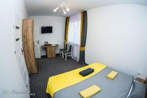 Ένα ή περισσότερα κρεβάτια σε δωμάτιο στο Karmuszka Family House z jacuzzie, sauną i siłownią na wyłączność +33 φωτογραφίες