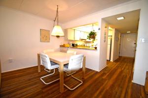 Kuchyň nebo kuchyňský kout v ubytování Ocean Hideaway 202 Apartment