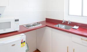 Kuchyň nebo kuchyňský kout v ubytování New Haven Motel