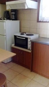 Kuchyňa alebo kuchynka v ubytovaní Menelaos Apartments