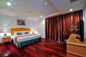 Postel nebo postele na pokoji v ubytování Admiral Suites Bangkok
