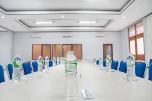 Area bisnis dan/atau ruang konferensi di LeGreen Suite Supomo