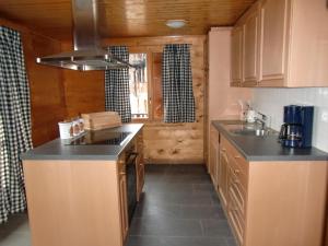 Köök või kööginurk majutusasutuses Chalet Valaisia