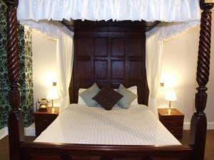 מיטה או מיטות בחדר ב-Ely House Hotel