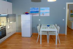 A kitchen or kitchenette at Pamela's house "private pool and spa"