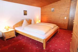 A bed or beds in a room at Haus Gariella