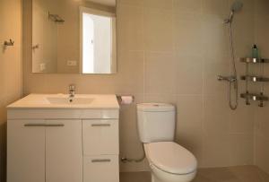 Ein Badezimmer in der Unterkunft Torre Orquidaceae - Plus Costa Brava