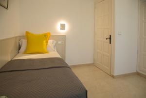 Ein Bett oder Betten in einem Zimmer der Unterkunft Torre Orquidaceae - Plus Costa Brava