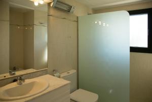 Ein Badezimmer in der Unterkunft Torre Orquidaceae - Plus Costa Brava