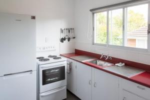 Kuchyň nebo kuchyňský kout v ubytování New Haven Motel