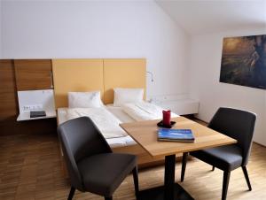 Postel nebo postele na pokoji v ubytování Hotel Eisenhuthaus