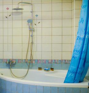 A bathroom at Pamela's house "private pool and spa"