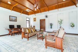 TV a/nebo společenská místnost v ubytování Phangan Island View - SHA Extra Plus
