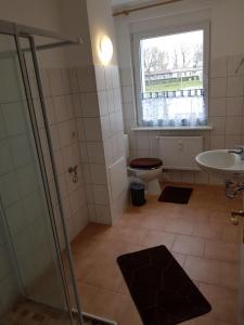 Koupelna v ubytování Ruhige Ferienwohnung nahe Ostsee (30km) in Voigtsdorf/Nordvorpommern