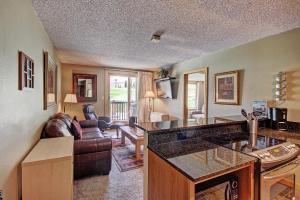 Χώρος καθιστικού στο Fp114 Foxpine Inn Condo