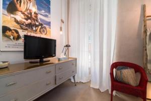 a living room with a tv and a dresser with a dresser at La Casa di Bianca in Turin