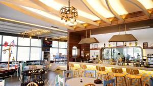 a restaurant with tables and chairs and a bar at Hotel Divers in Vlorë