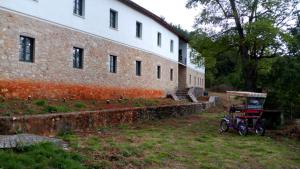 Vonkajšia záhrada v ubytovaní Little Island Resort - Νησί Ιωαννίνων