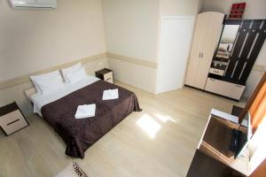 Llit o llits en una habitació de Guest House on Azovskaya 21